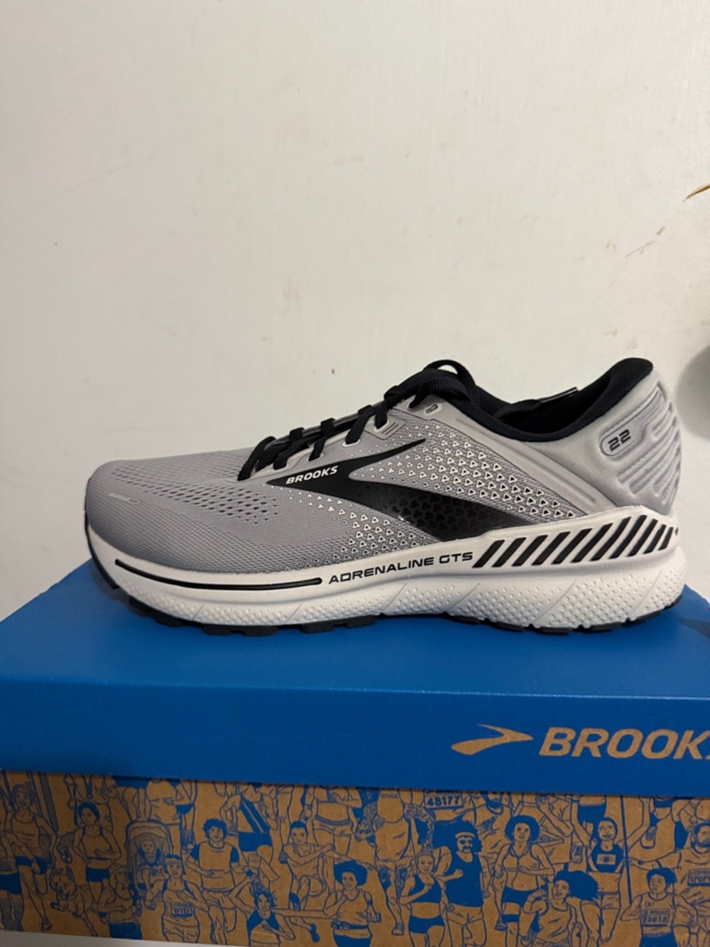 Brooks Men's Adrenaline GTS Running Shoe - Gray/Black
